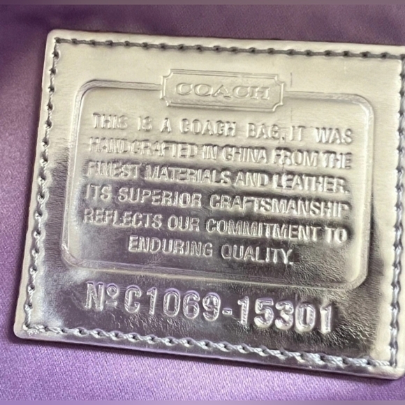 Coach Poppy Large Goldtone Handbag. Excellent Condition - Picture 9 of 15